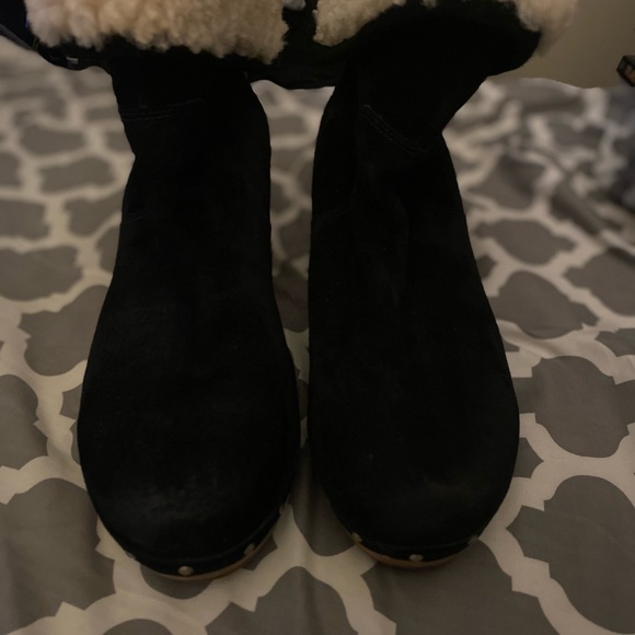 Woman’s UGG Australia Layna Heel Boots - Picture 5 of 8